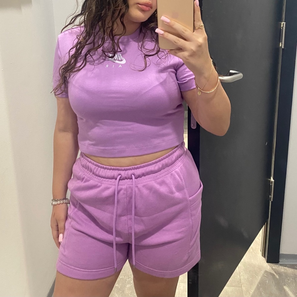 Nike cute set. T shirt- size L. shorts- size S.